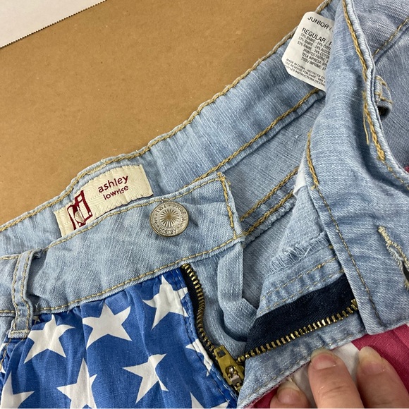 L.E.I LowRise Jean Short - Picture 6 of 9